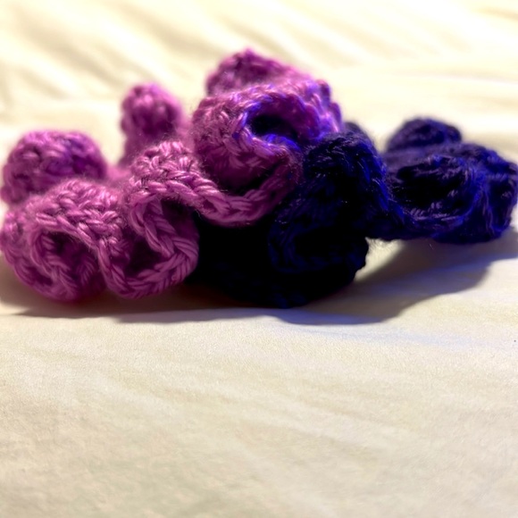 Hair Ties 🧶 Handmade 🐝 - Picture 2 of 5